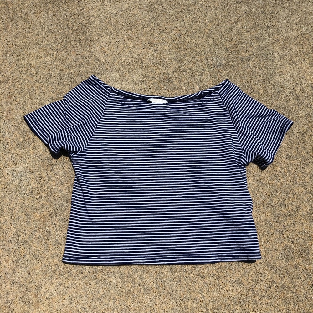 Cute Forever 21 blue/white striped crop top💙🤍